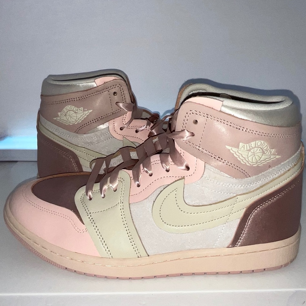 Air Jordan 1 Pink Oxford Legend Pink/brown. Women’s US 12/Men’s 10.5, EU 44.5